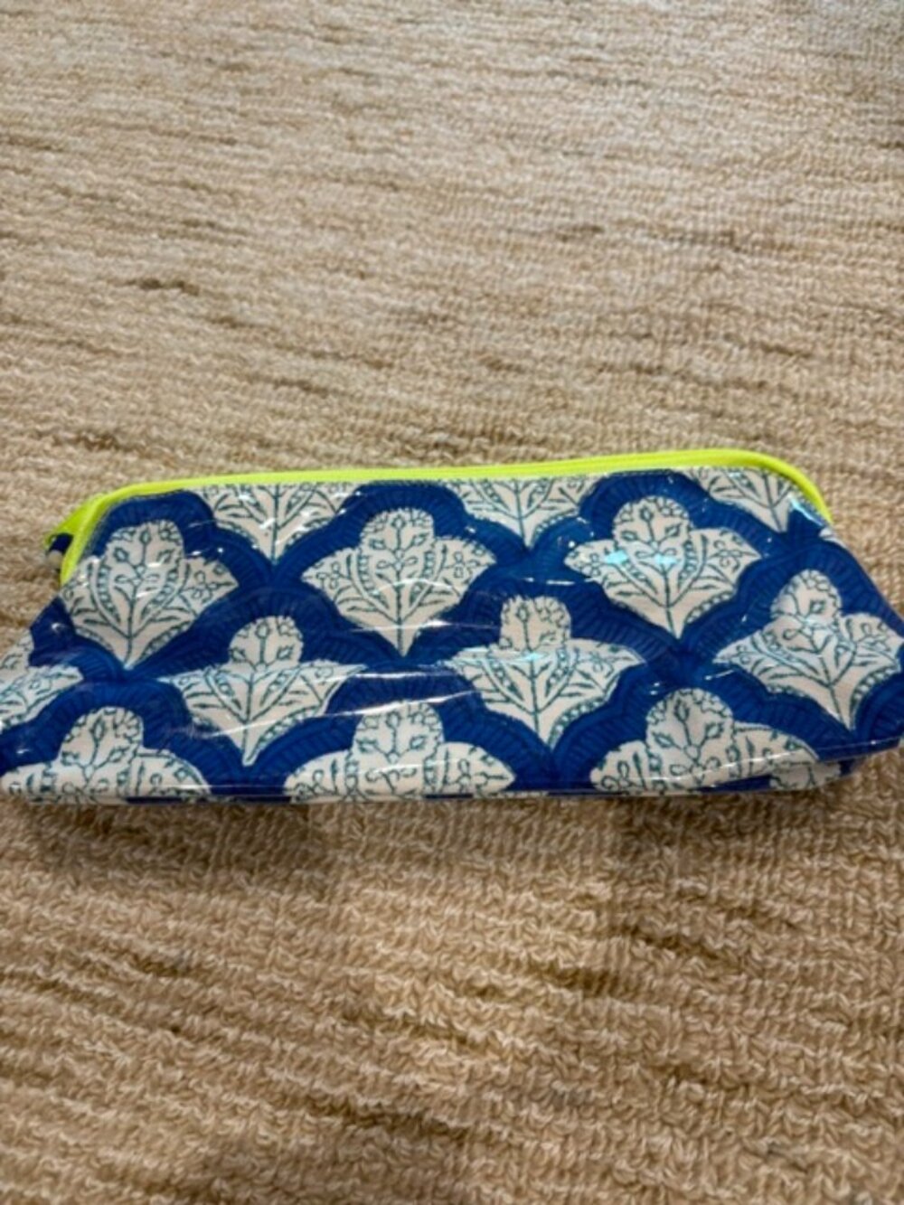 Roller Rabbit Make Up Case - Picture 1 of 5